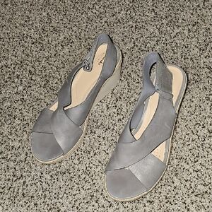 Clarks Artisan Light Gray Wedge Sandals 9m